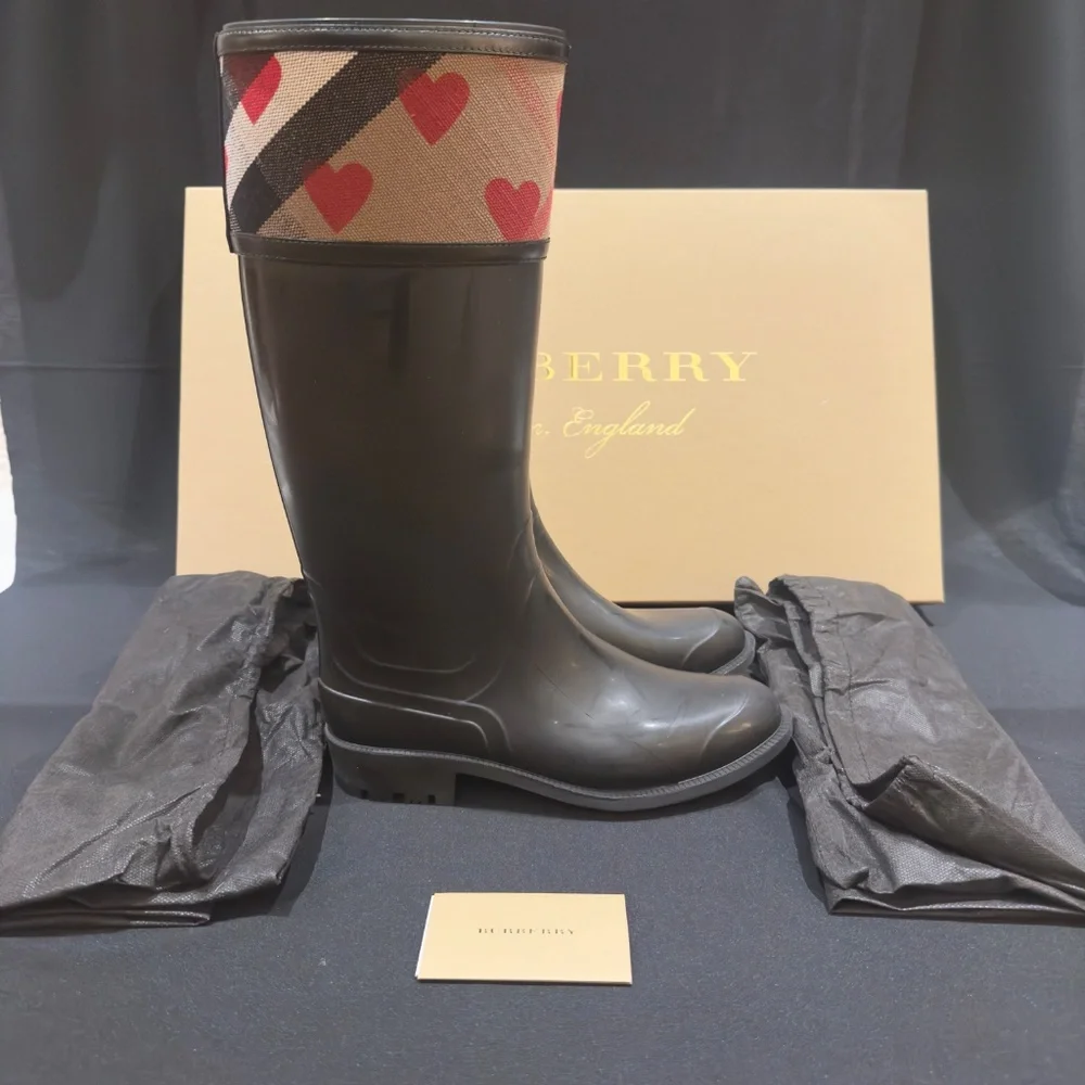 Burberry Boots - Picture 2 of 9